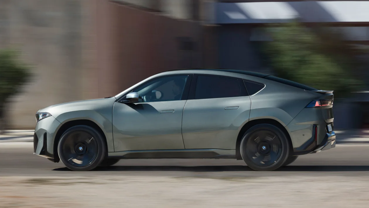 BMW представила электрический кроссовер iX4 с запасом хода до 827 км