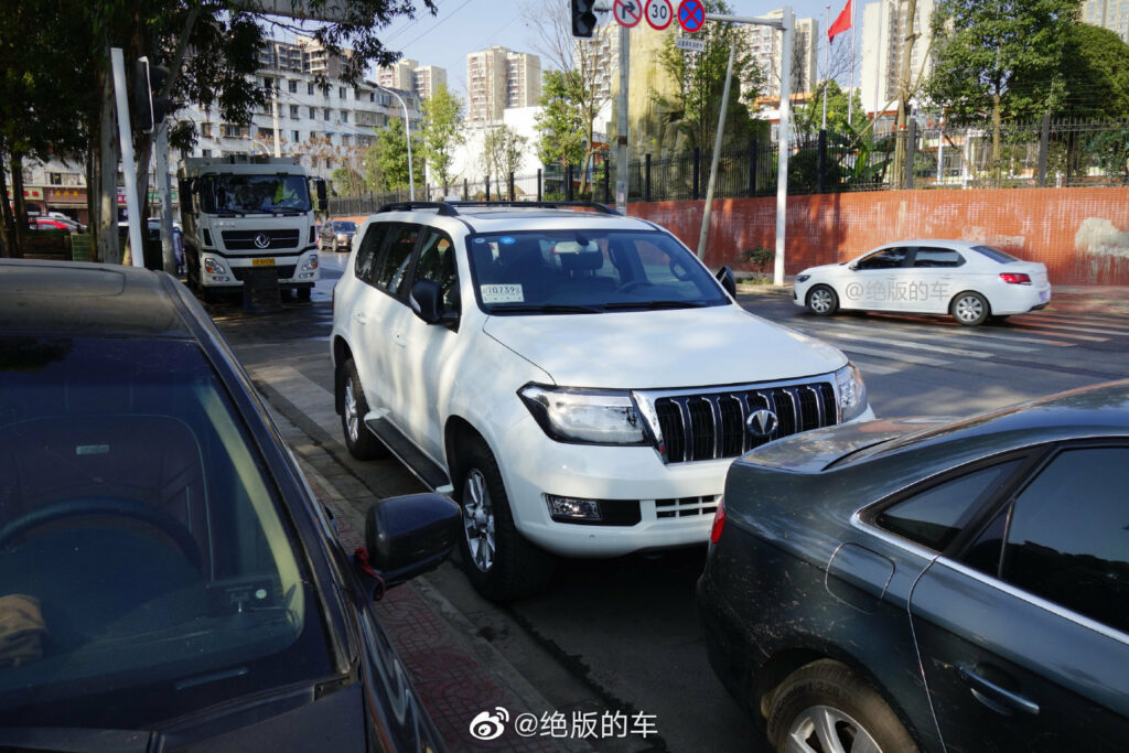 Китайский аналог Toyota Land Cruiser 200 приехал к дилерам