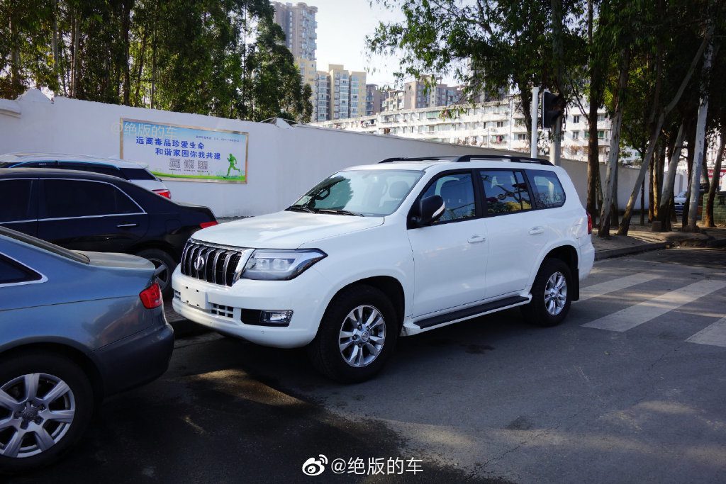 Китайский аналог Toyota Land Cruiser 200 приехал к дилерам