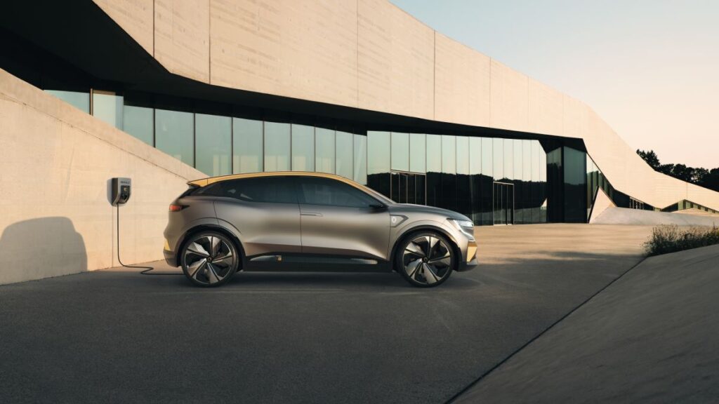 Renault представили концепт Mégane eVision который предлагает взглянуть на будущую линейку электромобилей