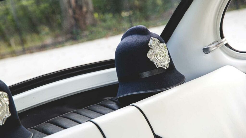 50-летний полицейский Subaru 360 выставили на аукцион