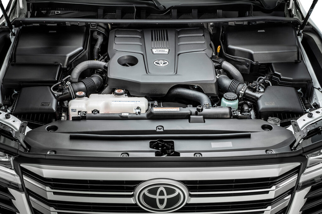 Компания Toyota представила внедорожник Land Cruiser 300 новой генерации