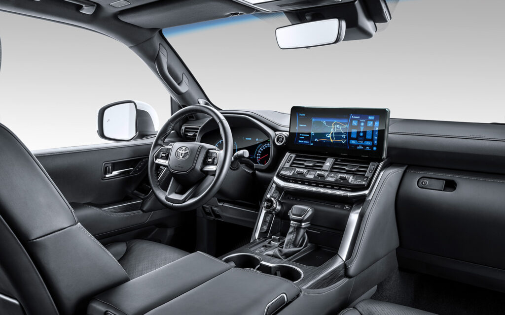 Названы цены и комплектации нового внедорожника Toyota Land Cruiser 300 для РФ