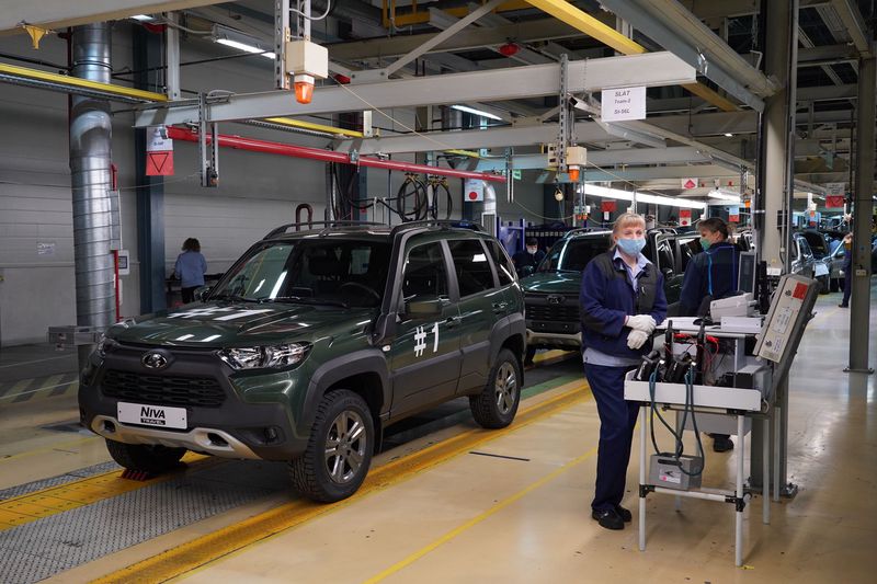 «АвтоВАЗ» объявил стоимость обновлённого внедорожника Lada Niva Travel