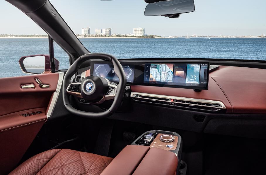 BMW начала продавать новый электро-кроссовер BMW iX по предзаказу