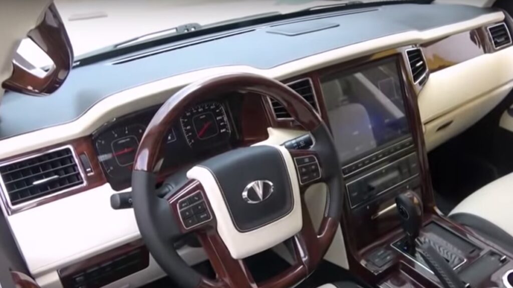 Китайский клон Toyota Land Cruiser 200 показали на видео