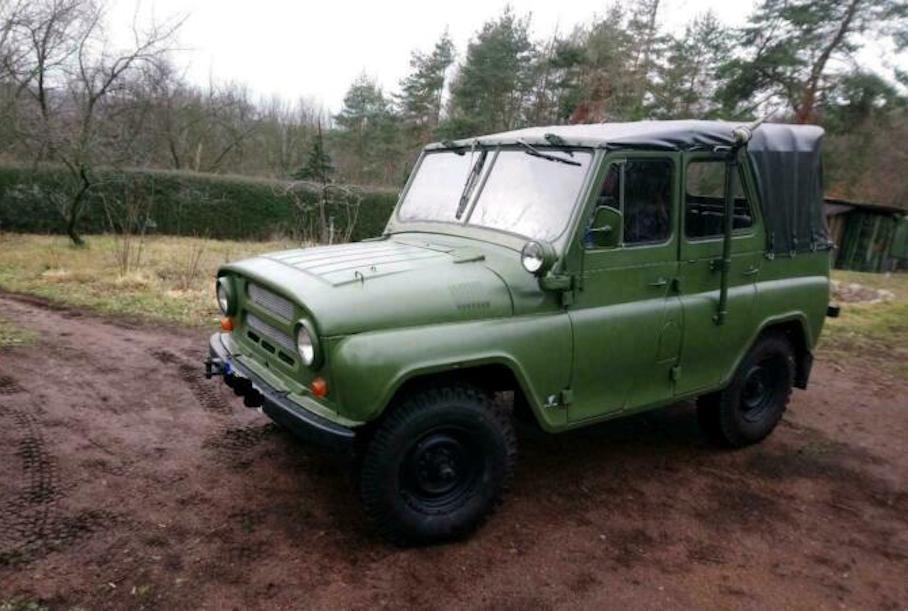 В Германии выставлен на продажу военный УАЗ-469 почти без пробега