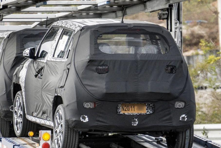 Hyundai вывел на тесты новый бюджетный кроссовер AX1