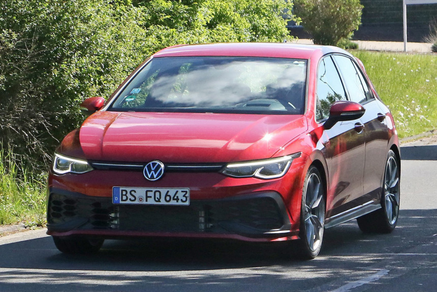 Volkswagen готовит к выходу «заряженный» Golf GTI TCR