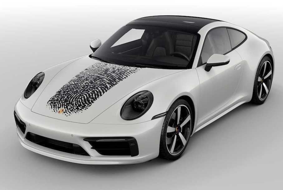 Владельцы Porsche 911 смогут получить свой отпечаток пальца на капоте