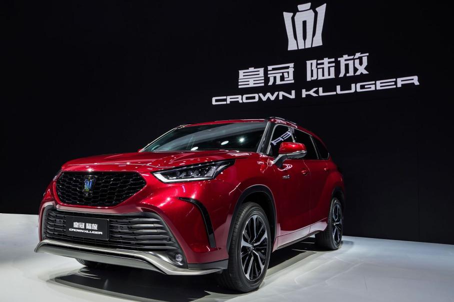 Новый кроссовер Toyota Crown Kluger 2021 года для Китая дебютировал в Шанхае
