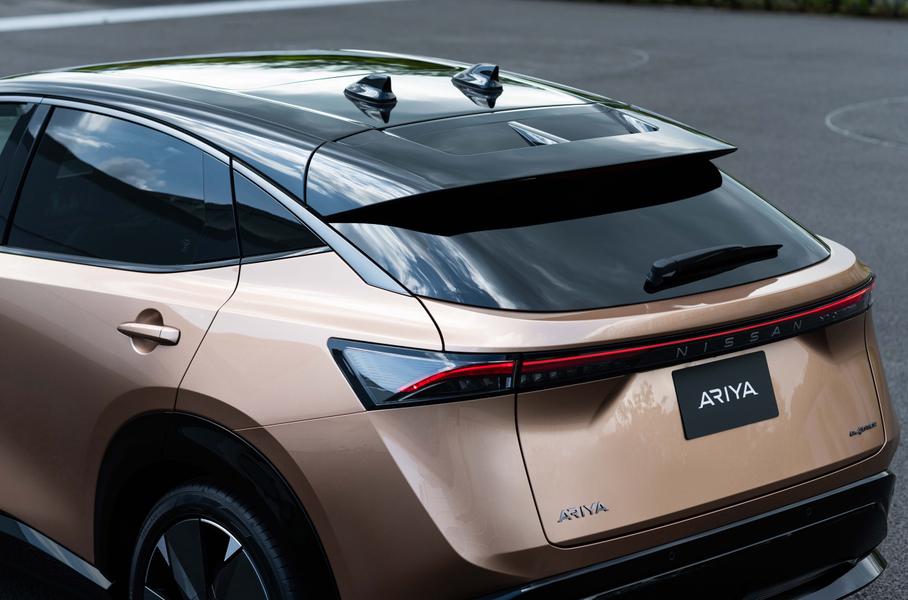 Nissan официально презентовал серийный электрический кроссовер Ariya