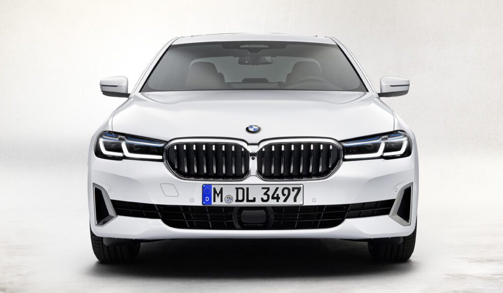 BMW представила обновленную BMW 5 Series