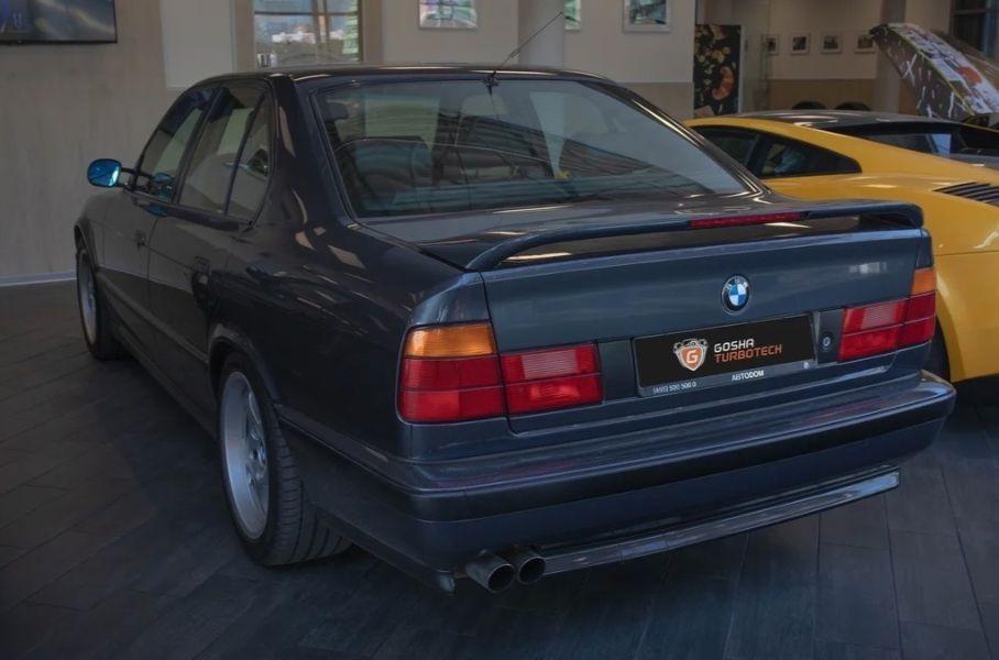Идеальный BMW M5 1993 года продают в России за 5,3 млн рублей