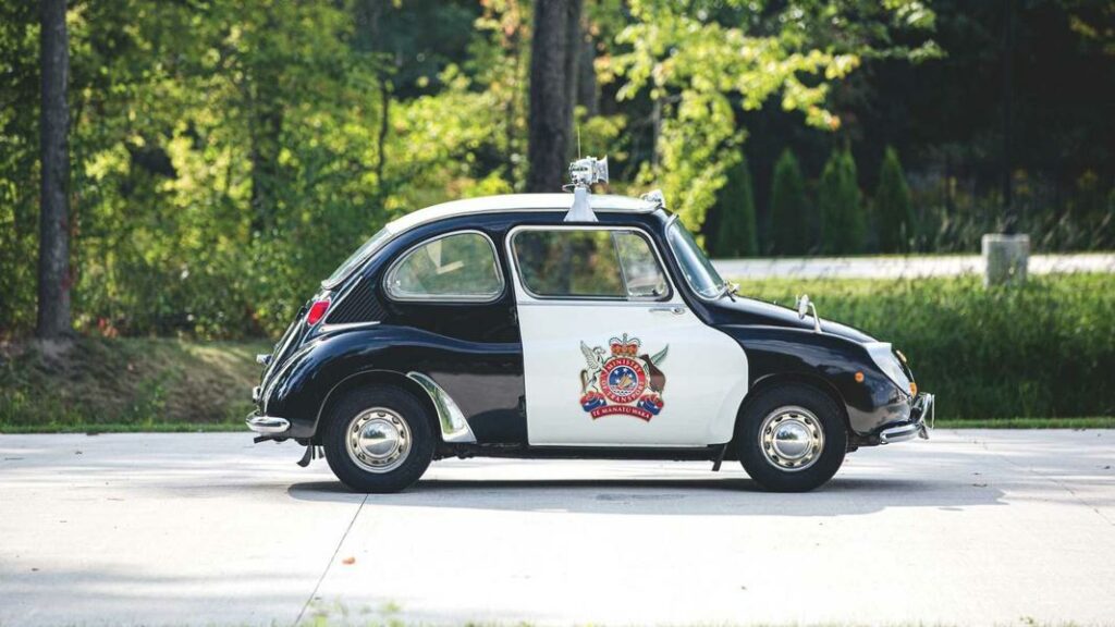 50-летний полицейский Subaru 360 выставили на аукцион