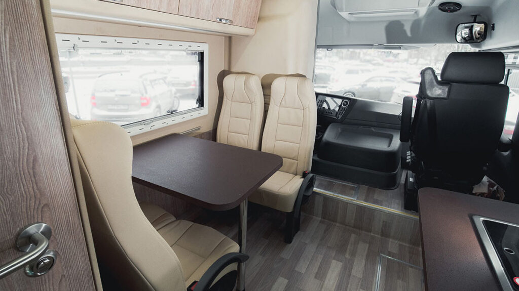 Из автобуса «Вектор Next» сделали комфортный "дом на колесах" за 5,5 млн рублей