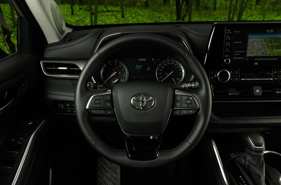 В России новый Toyota Highlander появится летом