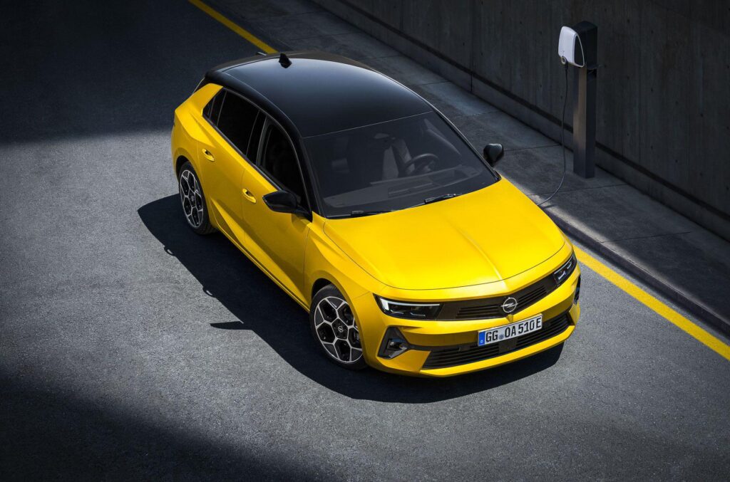 Компания Opel представила хэтчбек Opel Astra шестого поколения