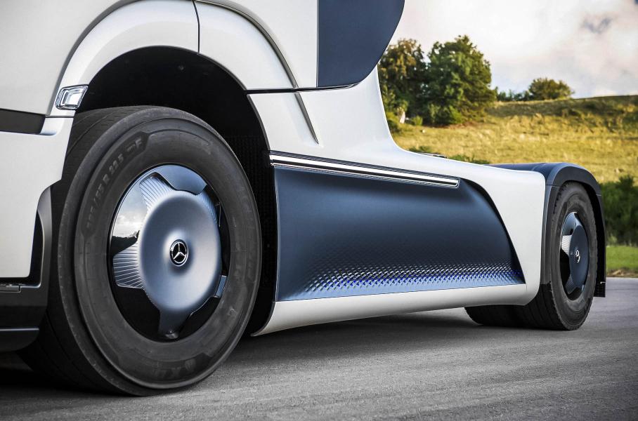 Mercedes-Benz представила прототип водородного грузовика GenH2