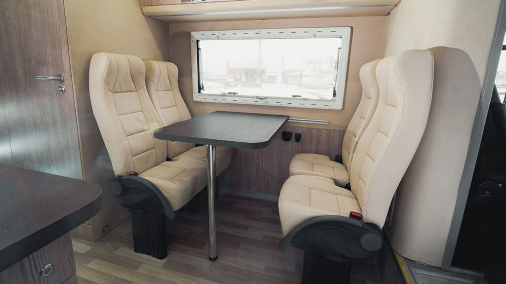 Из автобуса «Вектор Next» сделали комфортный "дом на колесах" за 5,5 млн рублей