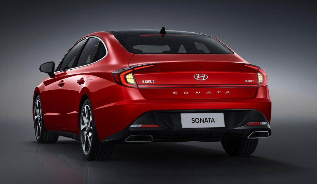 Новая Hyundai Sonata получила удлинённую версию
