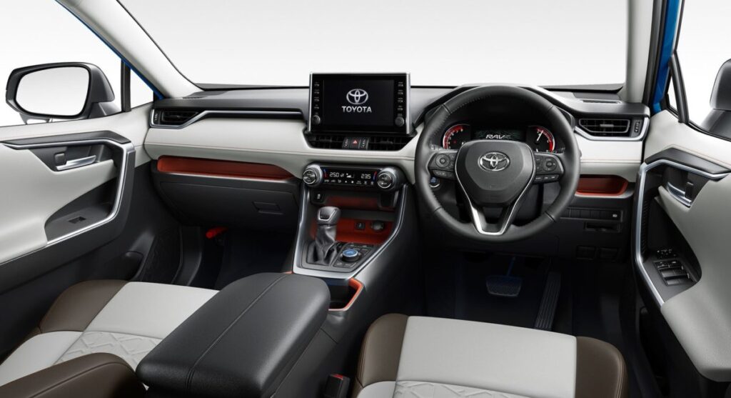 Toyota официально презентовала обновленный Toyota RAV4