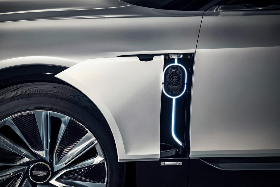 Cadillac представил новый тизер электрического кроссовера Lyriq