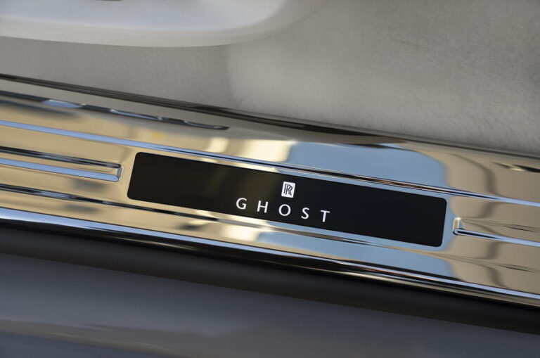 Официально представлен новый седан Rolls-Royce Ghost
