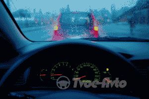 Как управлять автомобилем на мокрой дороге