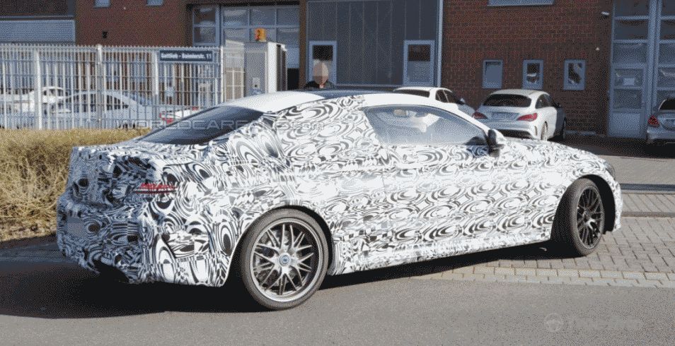 "Заряженная" версия купе Mercedes-Benz C63 AMG Coupe засветилась на тестах