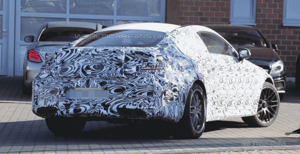 "Заряженная" версия купе Mercedes-Benz C63 AMG Coupe засветилась на тестах