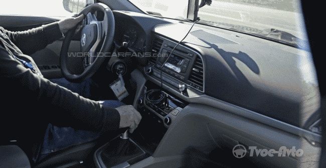 Фото салона обновленного седана Hyundai Elantra появились в сети