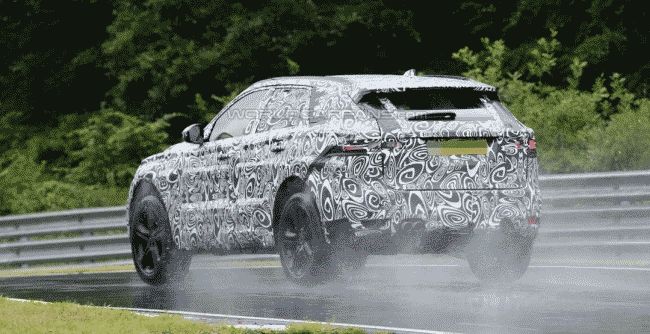 Кроссовер Jaguar F-Pace проходит тесты менее замаскированным