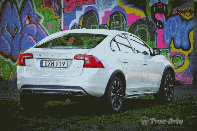 Внедорожную версию седана Volvo для России показали на новых фото