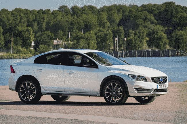 Внедорожную версию седана Volvo для России показали на новых фото