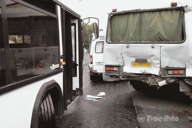 В Белгороде в результате ДТП с двумя автобусами и легковушками пострадали 7 человек