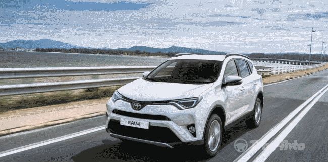 Обновленный кроссовер Toyota RAV4 обойдется на 100 000 рублей дороже