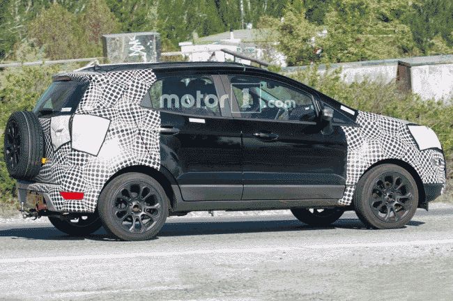 Ford тестирует рестайлинговый кроссовер EcoSport