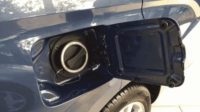 "АвтоВАЗ" презентовал электрическую версию седана Lada Vesta