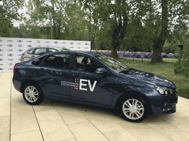 "АвтоВАЗ" презентовал электрическую версию седана Lada Vesta