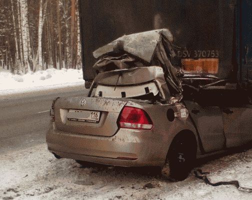 В Татарстане погиб водитель иномарки, влетев под фуру Scania