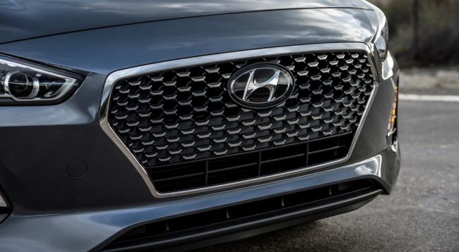 Hyundai опубликовал первые тизеры Elantra GT, который представят в Чикаго