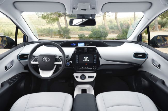 В России стартовал прием заказов на обновленный Toyota Prius‍