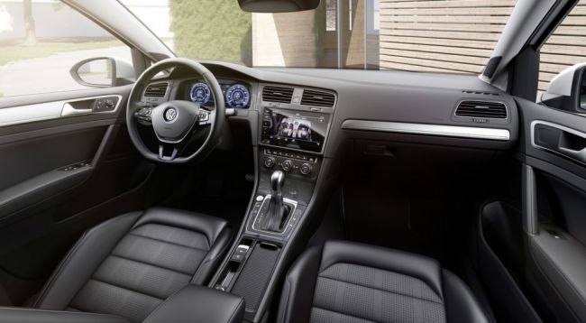 Volkswagen озвучил цены на обновлённый электрокар E-Golf