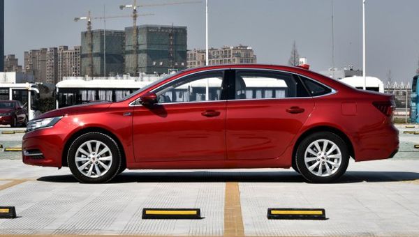 Китайцы выпускают в продажу седан Roewe i6 - копию Volkswagen Passat (фото)