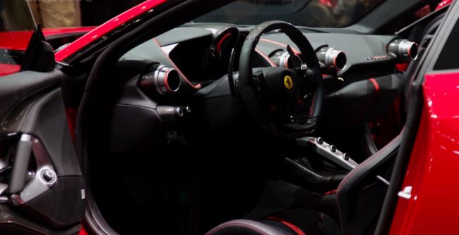 В Женеве состоялась премьера самого быстрого в истории автомобиля Ferrari