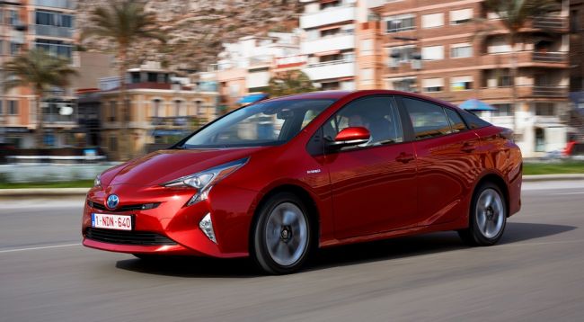 Российские дилеры Toyota начали продажи нового Toyota Prius