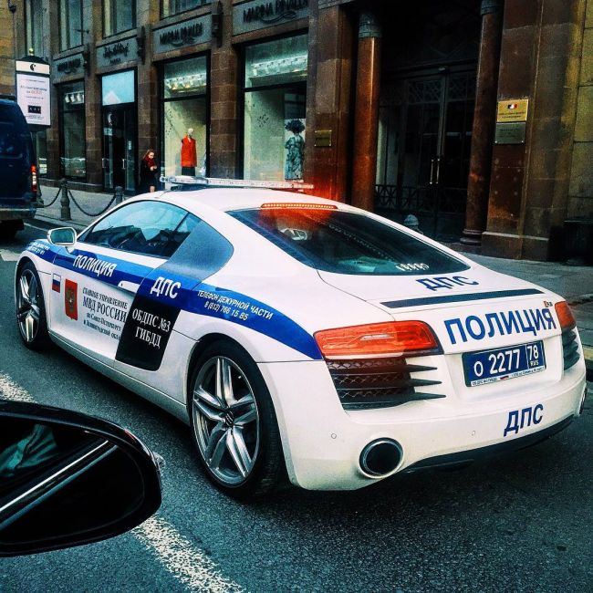 Названы самые необычные полицейские машины в России