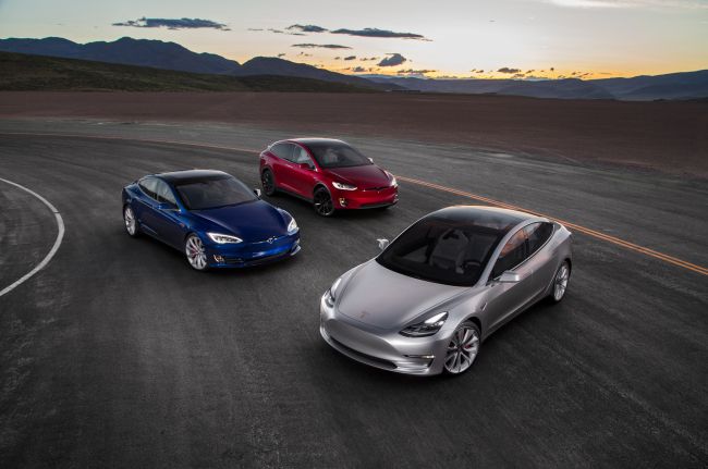 Tesla хочет вытеснить с рынка компании BMW и Mercedes-Benz