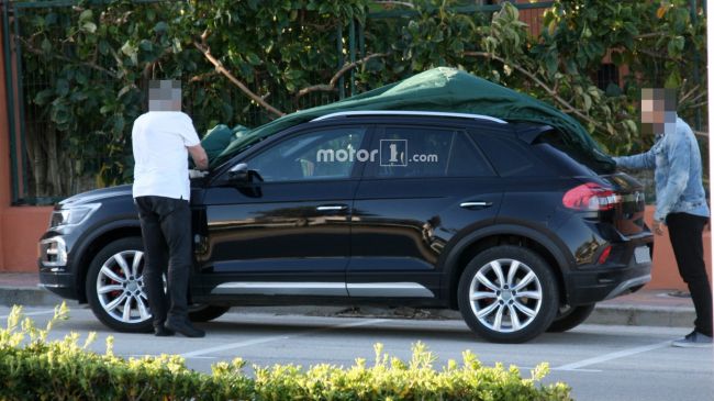 Новый Volkswagen T-Roc дебютировал на шпионских фото без камуфляжа